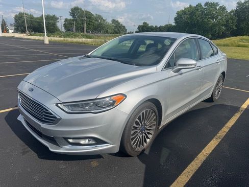 Used 2017 Ford Fusion SE w/ Fusion SE Technology Package FWD image 1