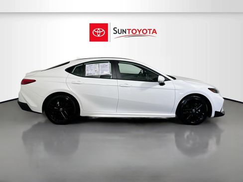 Used 2026 Toyota Camry SE FWD image 2