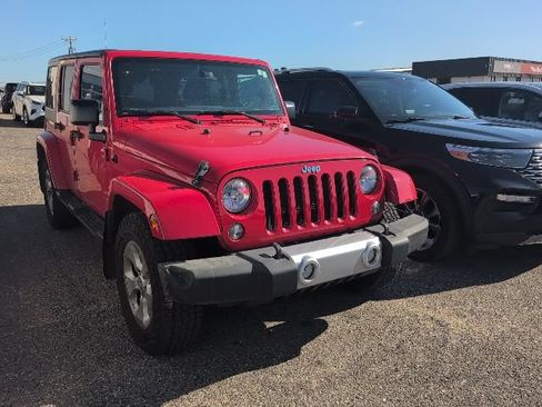 Used 2015 Jeep Wrangler Unlimited Sahara w/ Connectivity Group AWD/4WD image 3