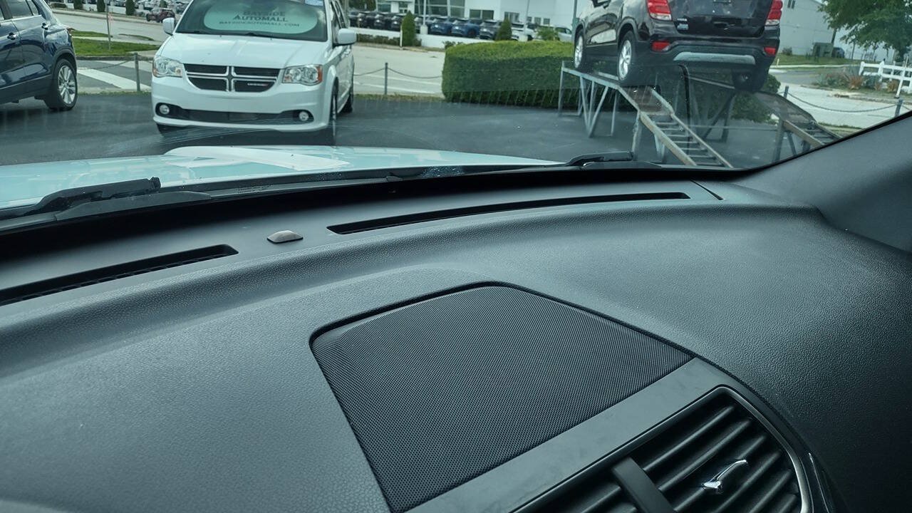 Used 2018 Ford Explorer XLT w/ Equipment Group 201A AWD/4WD image 23