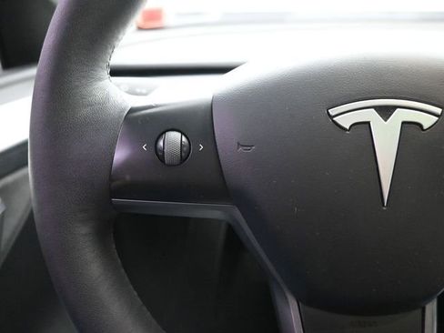 Used 2022 Tesla Model Y Long Range AWD/4WD image 26