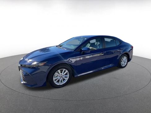 Used 2025 Toyota Camry LE image 8
