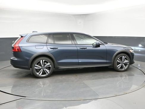 Used 2025 Volvo V60 B5 Cross Country Plus AWD/4WD image 9