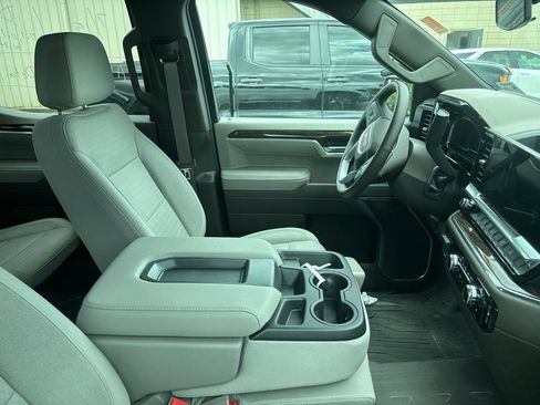 Used 2025 GMC Sierra 1500 SLE w/ X31 Off-Road Package AWD/4WD image 12