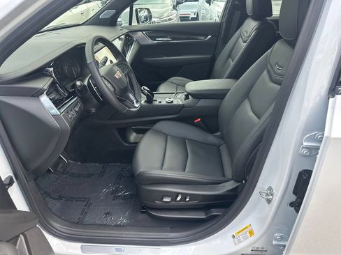 Used 2025 Cadillac XT6 Sport w/ LPO, Red Accent Package AWD/4WD image 9