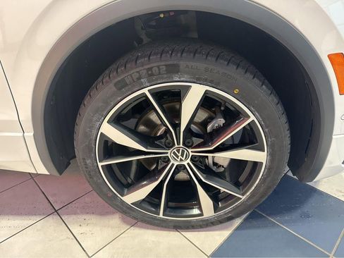 Used 2022 Volkswagen Tiguan SEL R-Line image 6