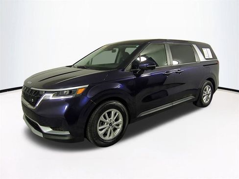 Used 2024 Kia Carnival LX image 9