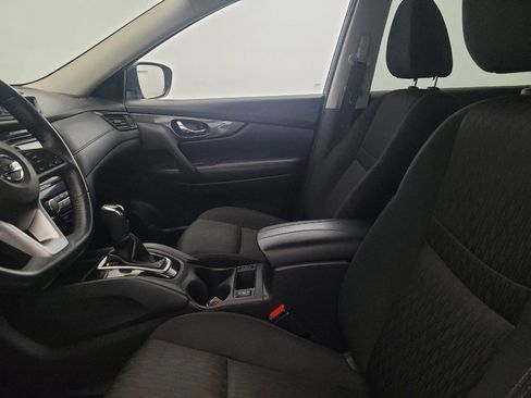 Used 2019 Nissan Rogue SV image 17