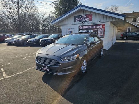 Used 2016 Ford Fusion SE image 4