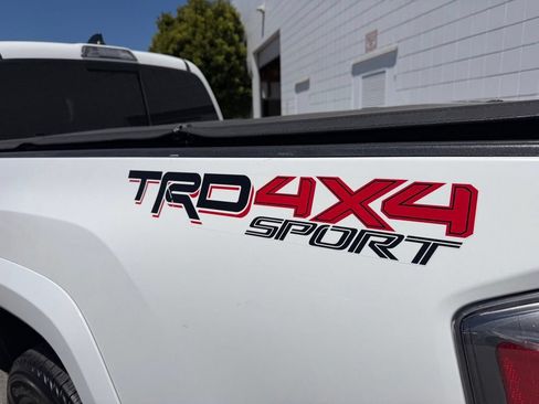 Used 2022 Toyota Tacoma TRD Sport w/ Technology Package AWD/4WD image 10
