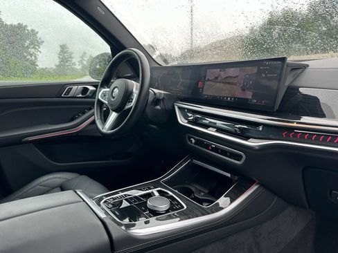 Used 2025 BMW X5 xDrive40i w/ M Sport Package AWD/4WD image 23