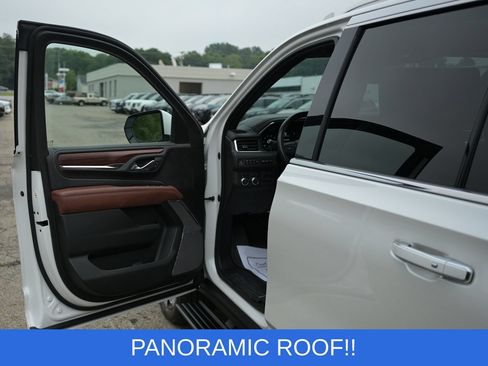 Used 2023 GMC Yukon XL Denali Ultimate w/ LPO, Floor Liner Package AWD/4WD image 17
