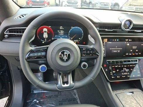 New 2025 Maserati Grecale GT AWD/4WD image 17