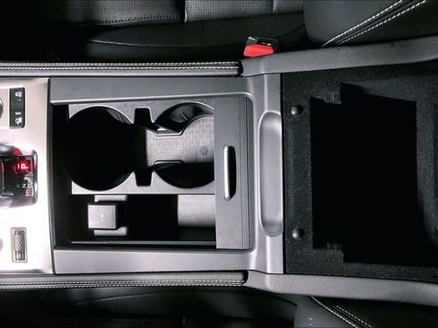 Used 2025 Jaguar F-PACE R-Dynamic S image 11