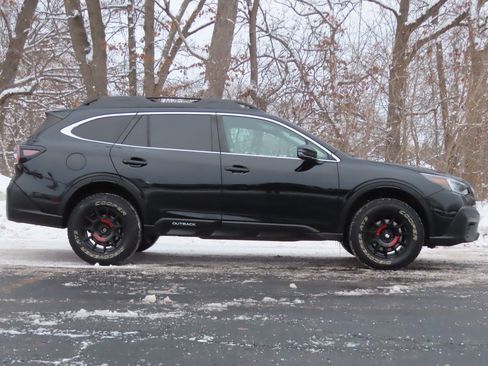 Used 2020 Subaru Outback Premium image 2