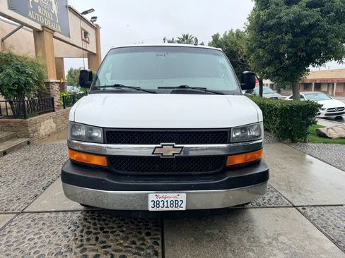 Used 2016 Chevrolet Express 3500 Extended image 2