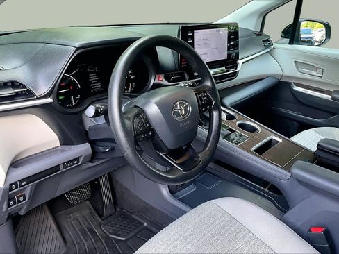 Certified 2024 Toyota Sienna LE AWD/4WD image 16