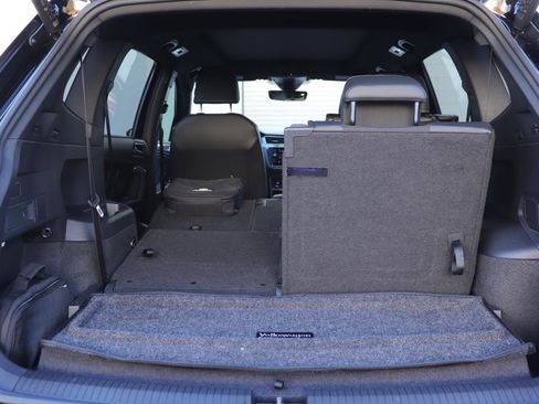 Used 2024 Volkswagen Tiguan SE R-Line image 17