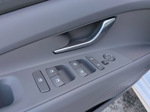 New 2026 Hyundai Elantra SE FWD image 13