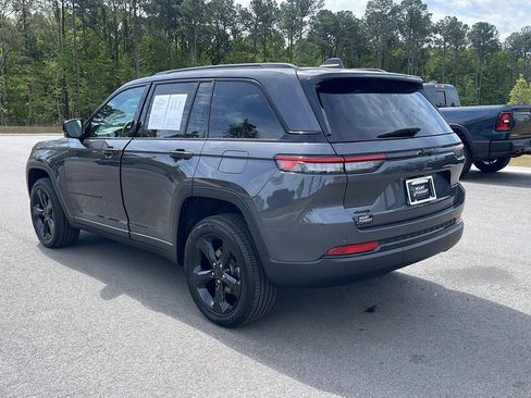 Used 2025 Jeep Grand Cherokee Altitude image 5