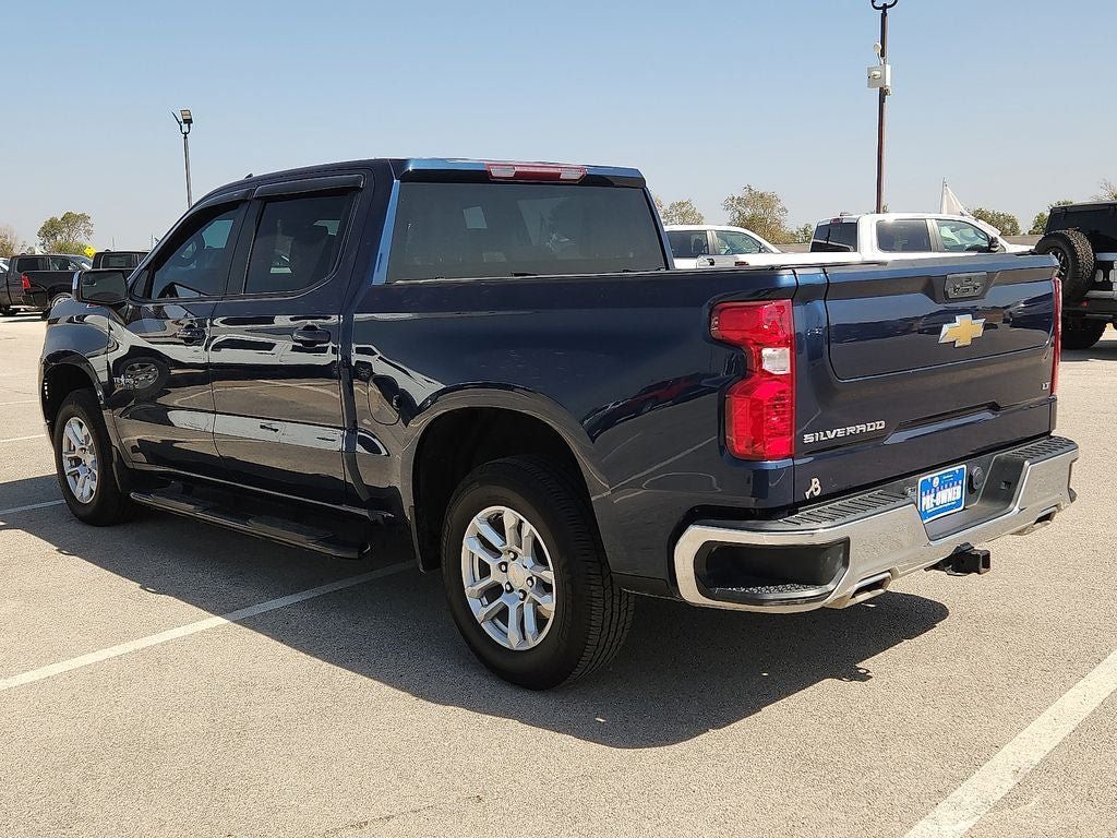 Used 2022 Chevrolet Silverado 1500 LT AWD/4WD image 3