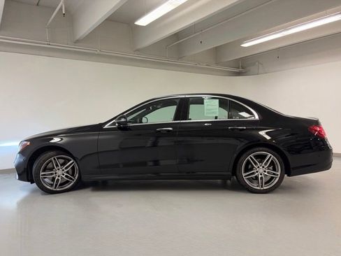 Used 2017 Mercedes-Benz E 300 4MATIC image 4