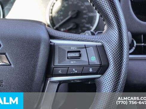 Used 2025 Mitsubishi Outlander SE image 32