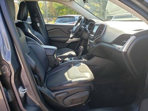 Used 2018 Jeep Cherokee Trailhawk image 16