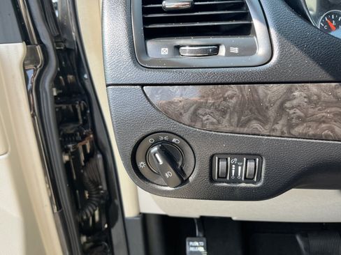 Used 2012 Dodge Grand Caravan Crew FWD image 18
