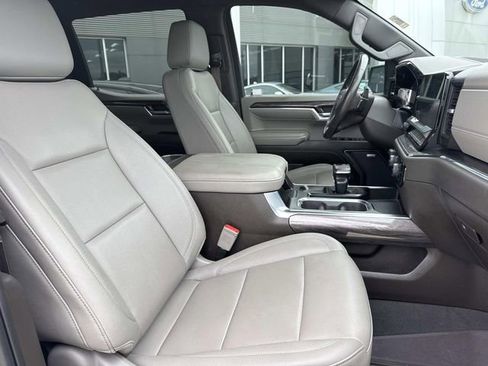 Used 2023 Chevrolet Silverado 1500 LTZ w/ Z71 Off-Road Package image 8