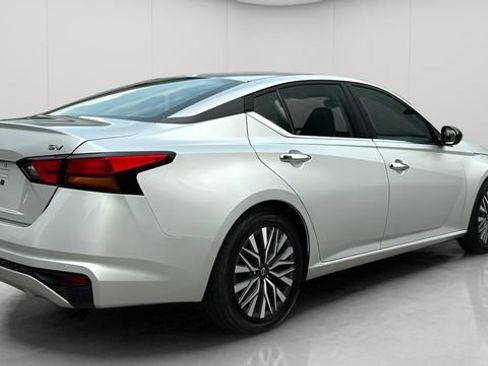 Used 2024 Nissan Altima 2.5 SV FWD image 5