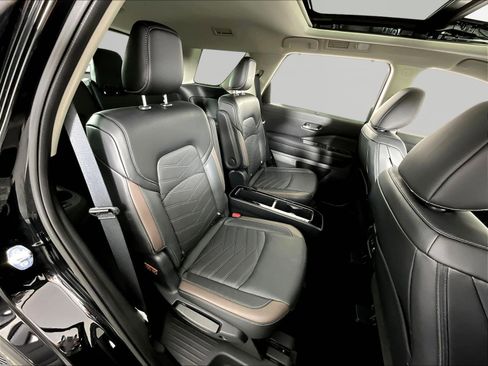 Certified 2024 Nissan Pathfinder Platinum AWD/4WD image 25