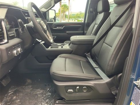 New 2025 GMC Sierra 2500 Denali w/ Denali Reserve Package image 4