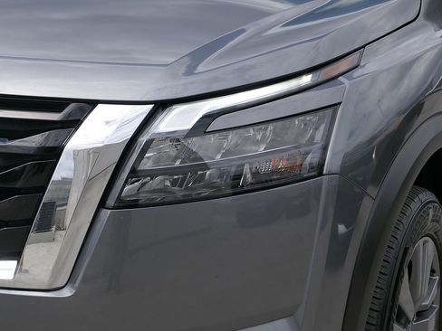 Used 2025 Nissan Pathfinder SV FWD image 9