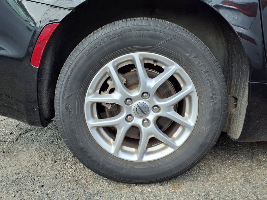 Used 2023 Chrysler Pacifica Touring-L FWD image 7