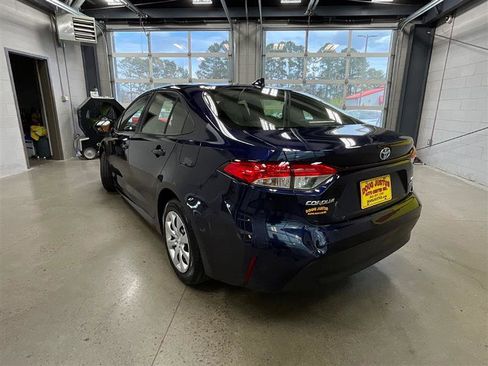 Used 2023 Toyota Corolla LE image 3