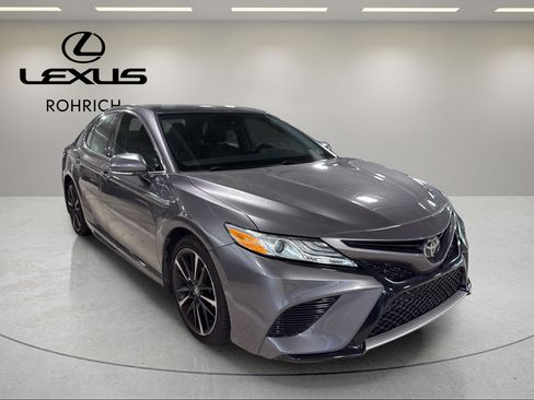 Used 2020 Toyota Camry XSE FWD image 4
