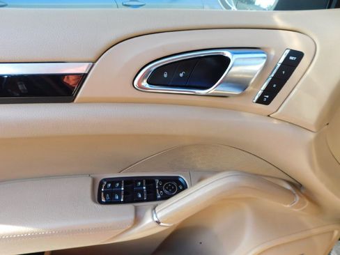 Used 2014 Porsche Cayenne image 26