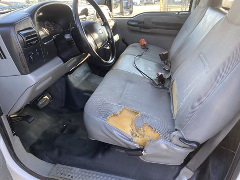 Used 2006 Ford F450 2WD Regular Cab Super Duty image 12