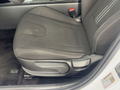 Used 2024 Hyundai Elantra SEL image 14