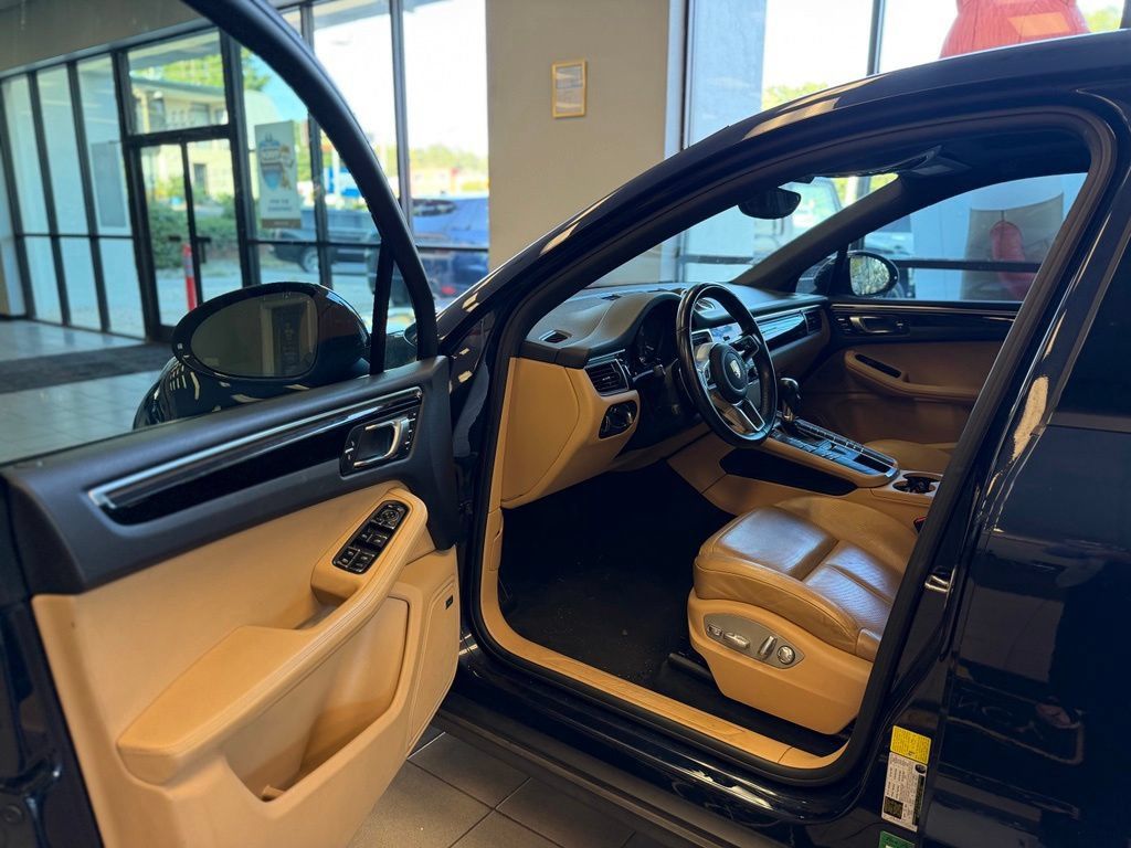 Used 2018 Porsche Macan Sport Edition AWD/4WD image 7