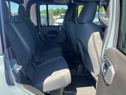 New 2025 Jeep Gladiator Sport image 21