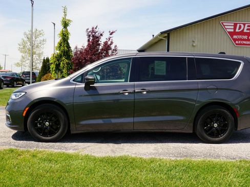 Used 2023 Chrysler Pacifica Touring-L FWD image 26