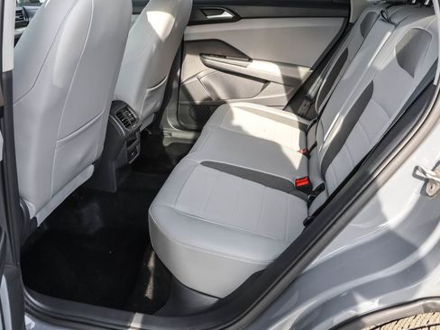 Certified 2022 Volkswagen Taos SE w/ IQ.Drive SE Package image 29