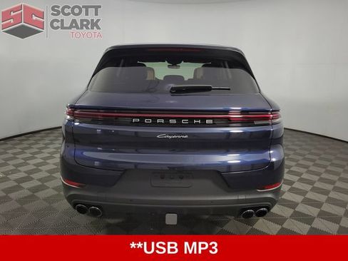 Used 2025 Porsche Cayenne AWD/4WD image 6