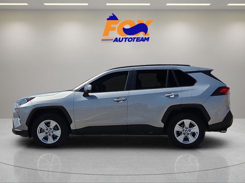 Used 2021 Toyota RAV4 XLE AWD/4WD image 2