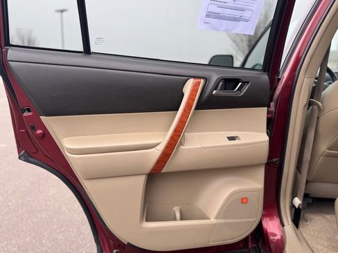 Used 2010 Toyota Highlander Limited image 34