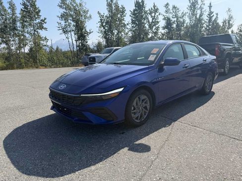 Used 2024 Hyundai Elantra SEL FWD image 3