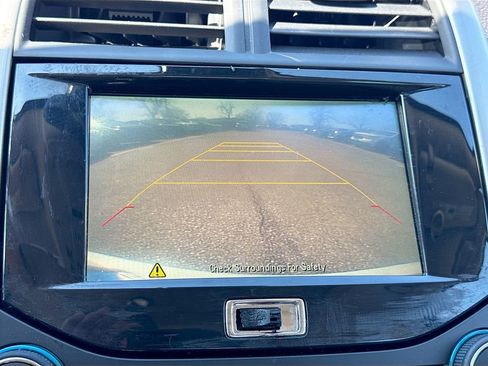 Used 2015 Chevrolet Malibu LT image 16