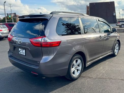 Used 2020 Toyota Sienna LE image 8